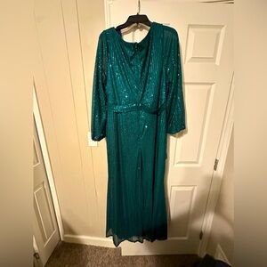 Sequined emerald green evening gown- size 2XL